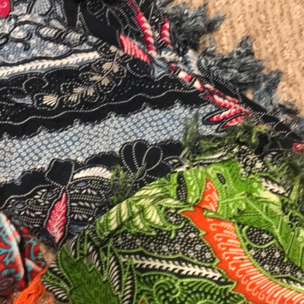 Assorted sarongs - Picture 3 of 4